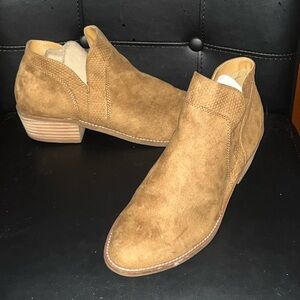 Woman's Ankle Booties